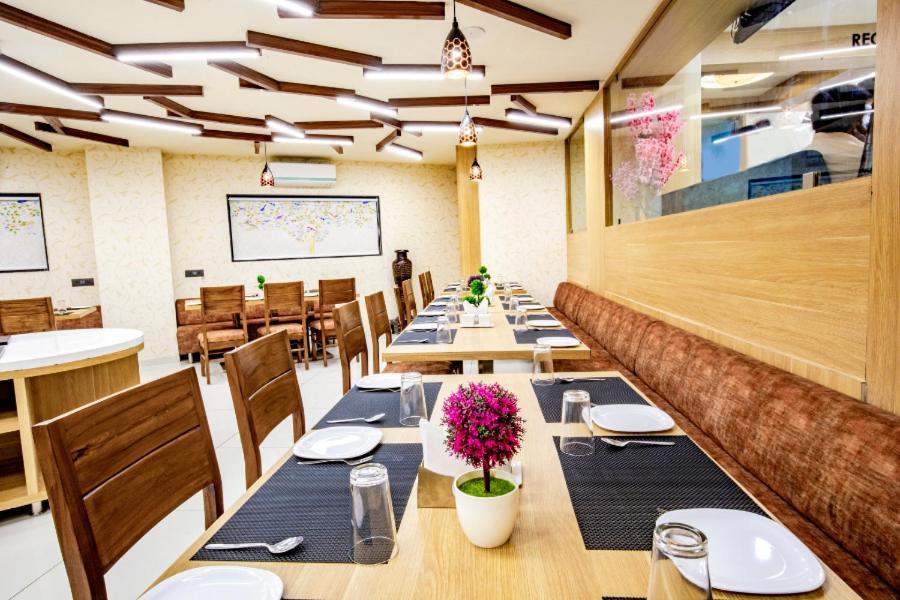 Hotel Nexus Rajkot Eksteriør billede