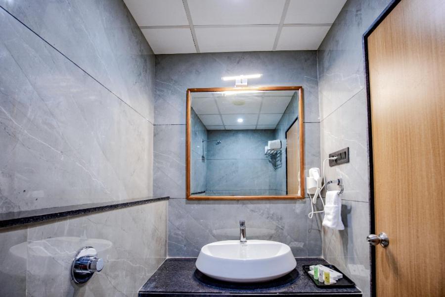 Hotel Nexus Rajkot Eksteriør billede